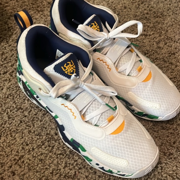 Limited addition Don Issue 3 Donavan Mitchell Adidas US 11 EUC - Picture 3 of 11